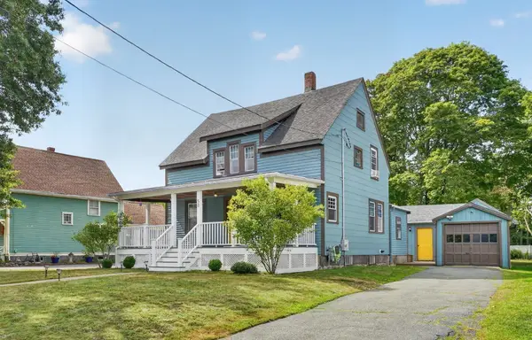 58 Grove St, Lynnfield, MA 01940