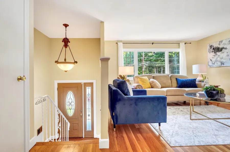2 Town Line Rd, Burlington, MA 01803 - #3
