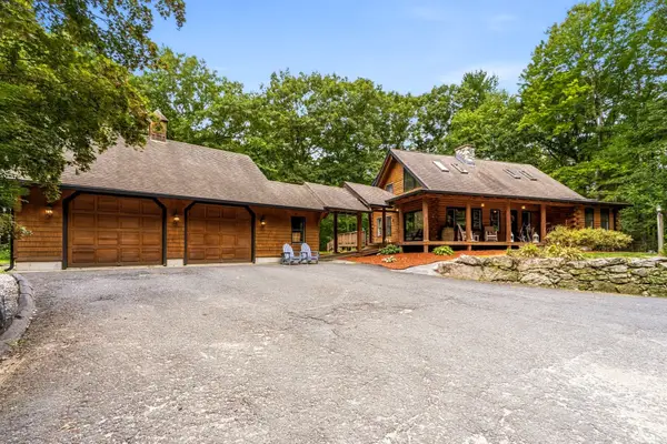 82 Crooked Ledge Rd, Southampton, MA 01073