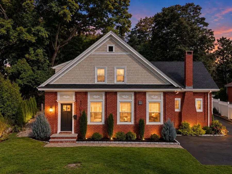 30 Hale St, Beverly, MA 01915 - #2