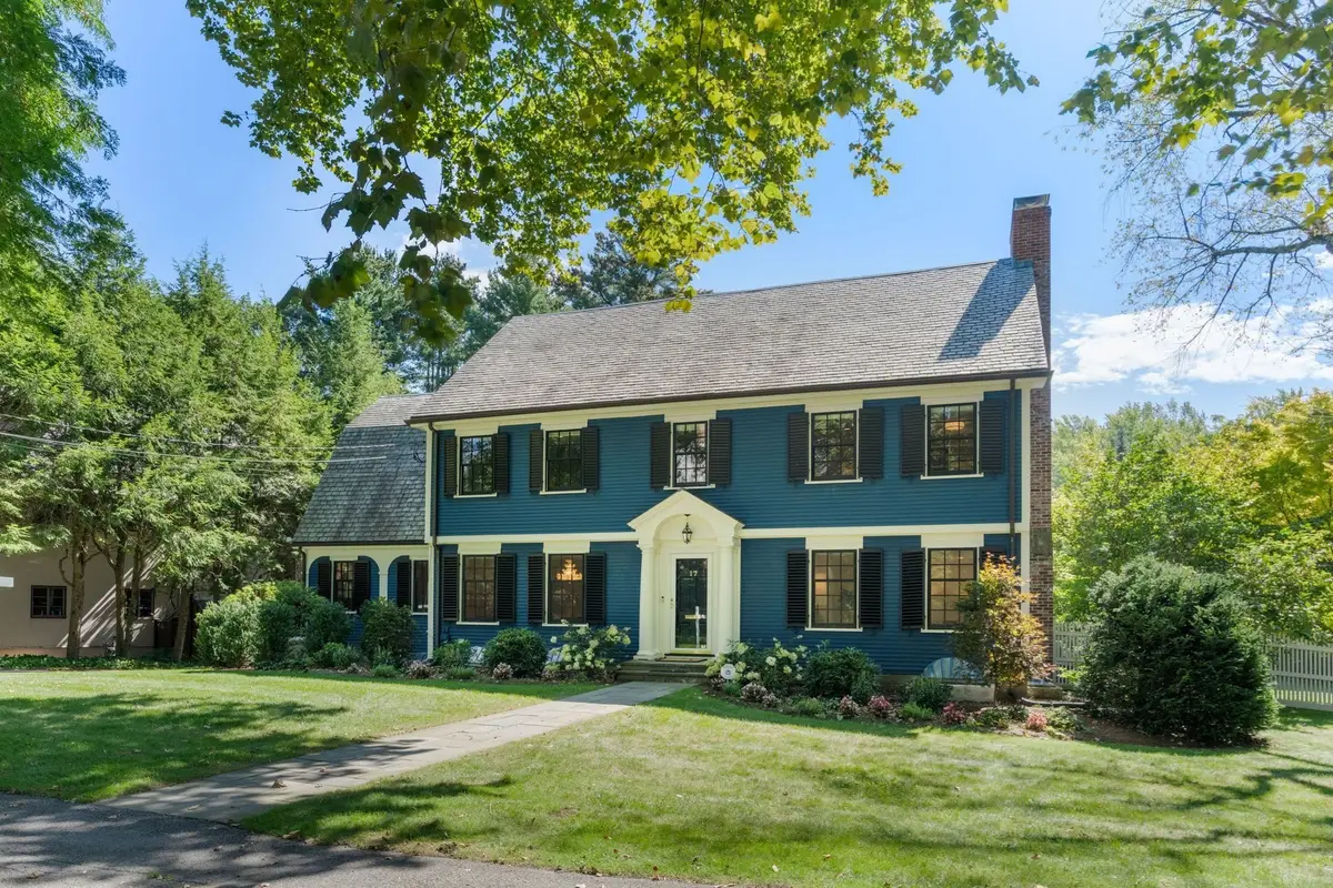 17 Glenoe Rd, Chestnut Hill, MA 02467 - #1
