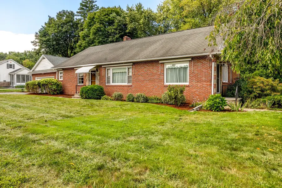 538 Newton Street, South Hadley, MA 01075 - #3