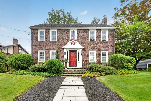 41 Hillcrest Ave, Melrose, MA 02176