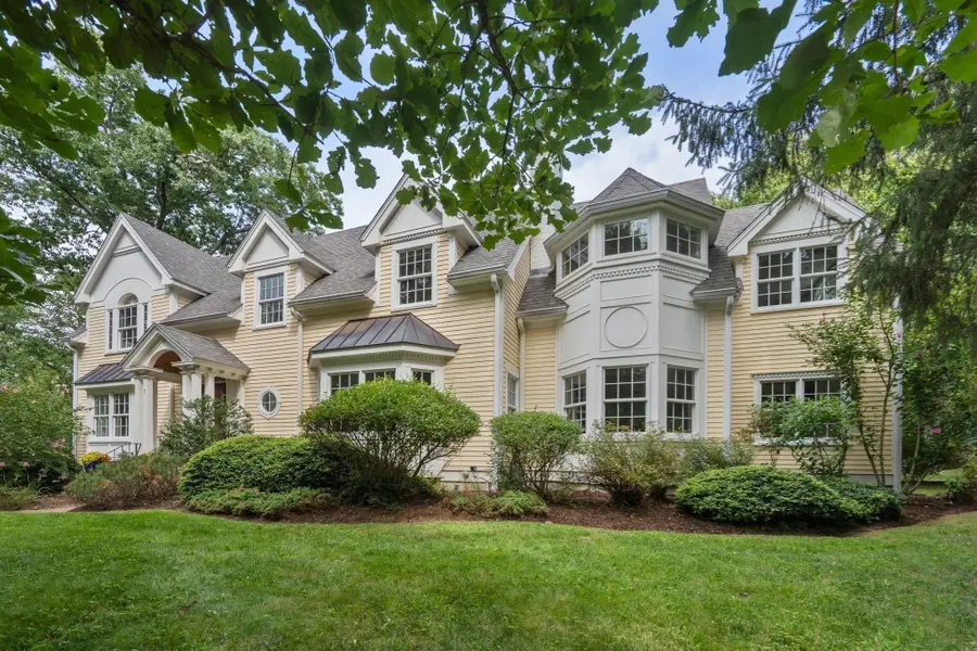 1 Kenilworth Circle, Wellesley, MA 02482 - #2
