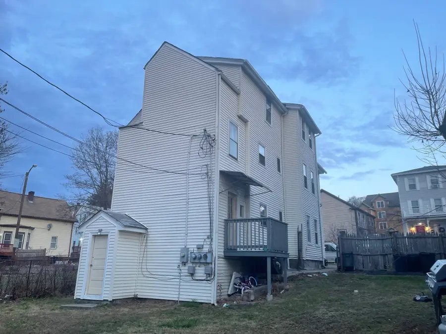 24 Newbury St, Worcester, MA 01609 - #3