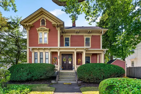 122 W Wyoming Ave #C, Melrose, MA 02176