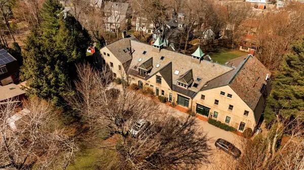 103 Bellevue St #4, Newton, MA 02458