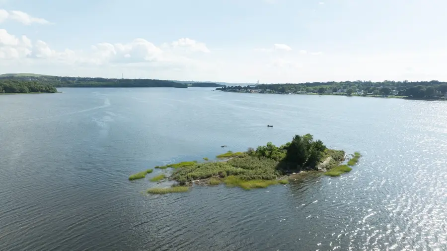 12 Riverside Dr, Berkley, MA 02779 - #3