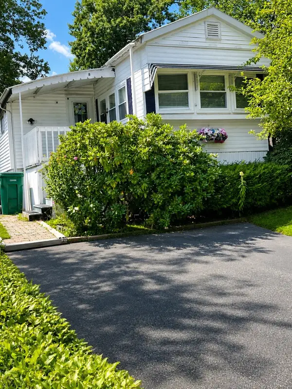 8 Natureway Circle, Halifax, MA 02338