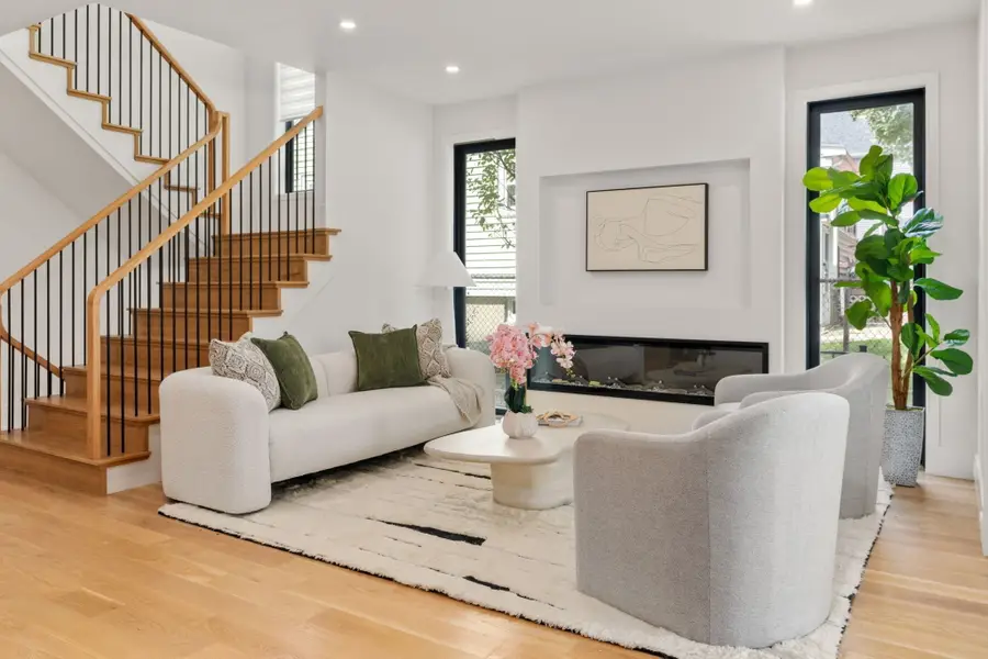 34 West St, Newton, MA 02458 - #3