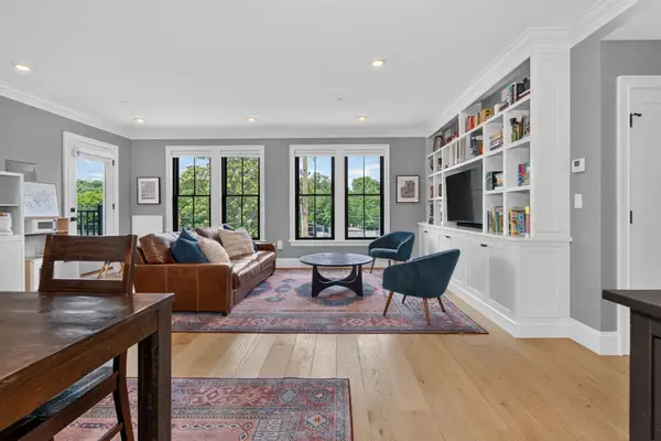 120 Brookside Ave #302, Boston, MA 02130