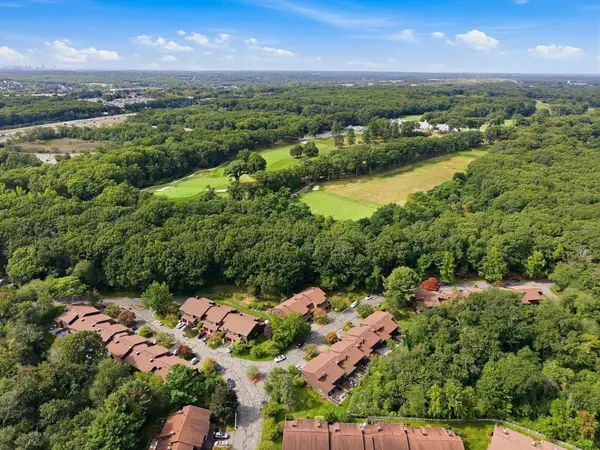16 Country Club Rd #16, Peabody, MA 01960