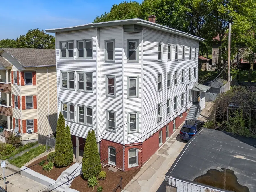31 Chrome St, Worcester, MA 01604 - #3