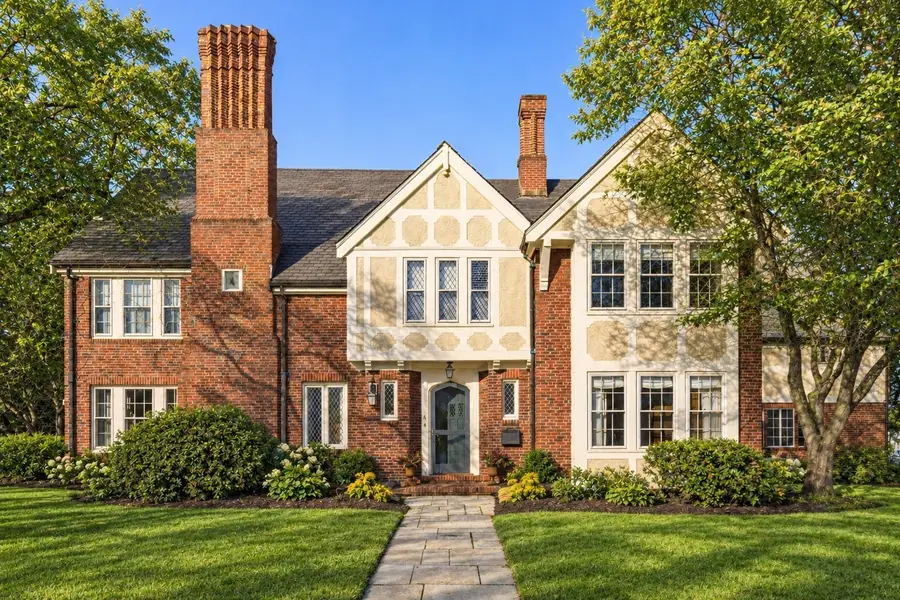 4 Dartmouth, Winchester, MA 01890 - #2