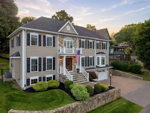 5 Dell Ave, Wakefield, MA 01880