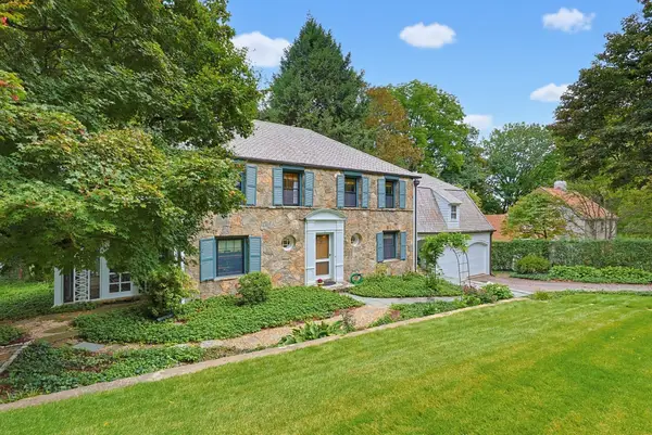 28 Drury Ln, Worcester, MA 01609