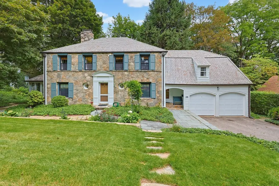 28 Drury Ln, Worcester, MA 01609 - #2