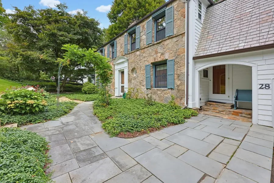 28 Drury Ln, Worcester, MA 01609 - #3