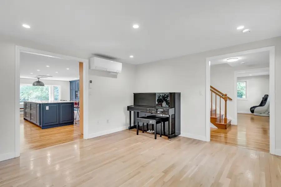 1 Maureen Rd, Lexington, MA 02420 - #3