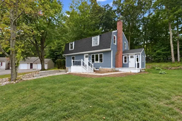 19 Linwood Dr, Wilbraham, MA 01095