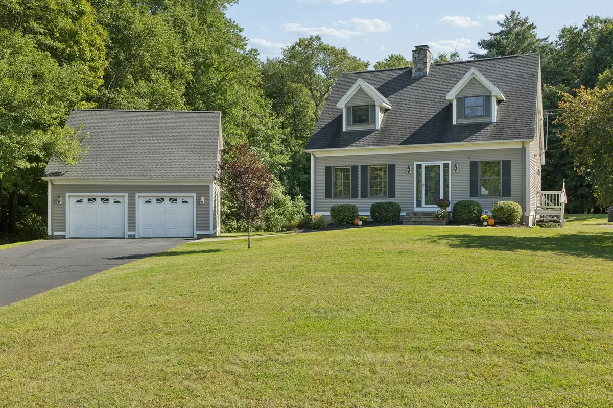 5 School St, Granby, MA 01033 - #1
