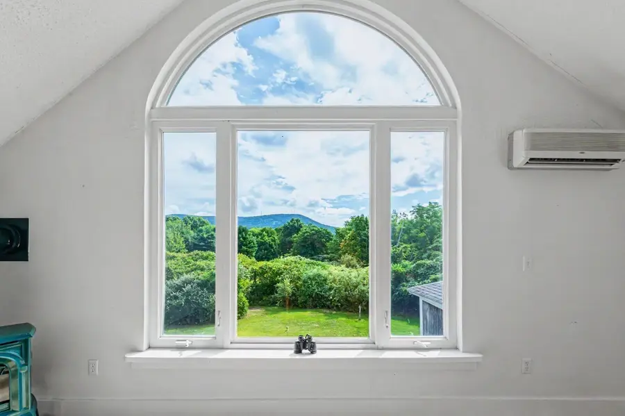 238 Park St, Easthampton, MA 01027 - #2
