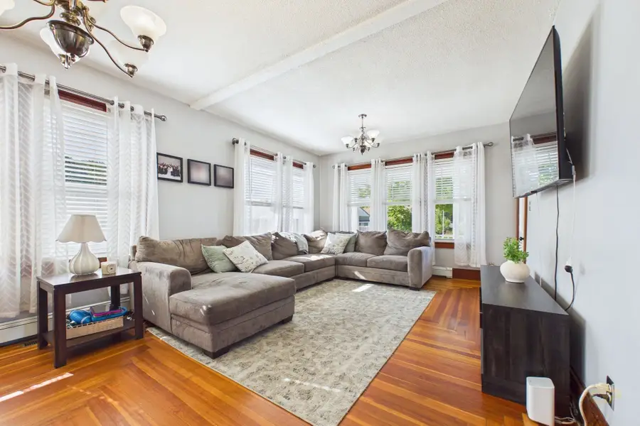 7 Coolidge St, Dartmouth, MA 02748 - #3