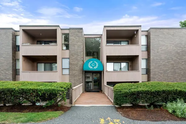 64 Shrewsbury Green Dr #E, Shrewsbury, MA 01545