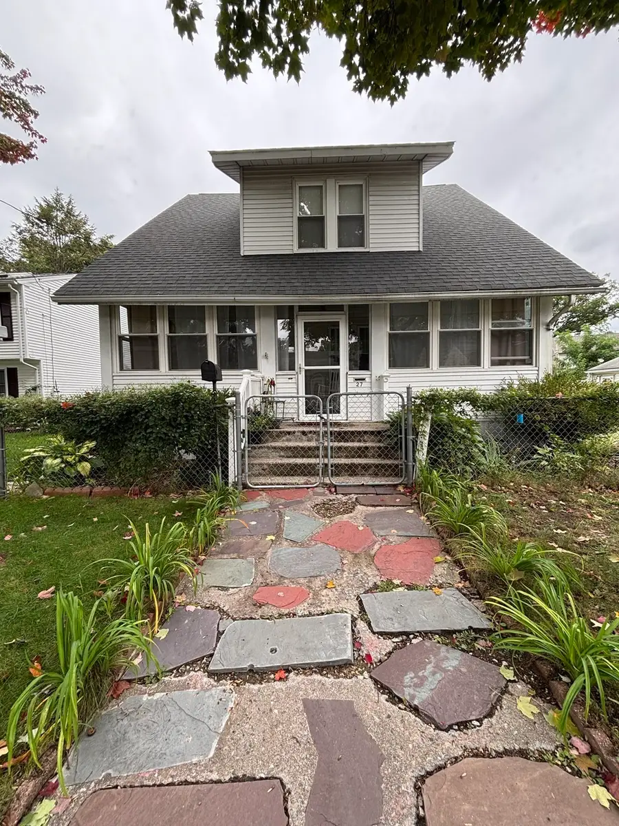27 Border St, Springfield, MA 01104 - #3