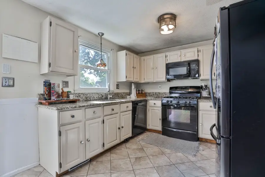 720 Hypine Rd, Dracut, MA 01826 - #3