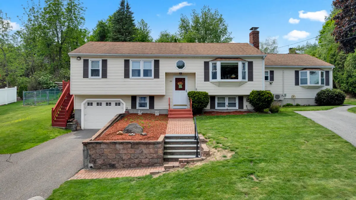 101 Long Hill Dr, Leominster, MA 01453 - #1