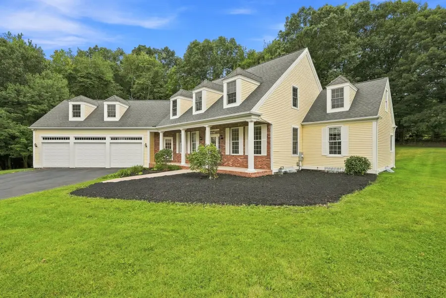 70 Appaloosa Ln, West Springfield, MA 01089 - #3