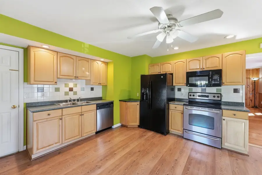 102 Lemuel Ave, Chicopee, MA 01013 - #2