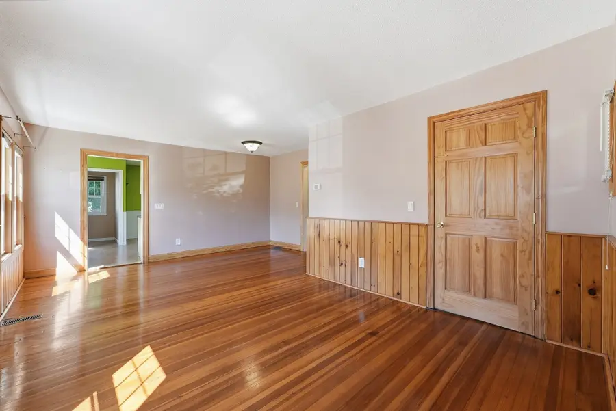 102 Lemuel Ave, Chicopee, MA 01013 - #3