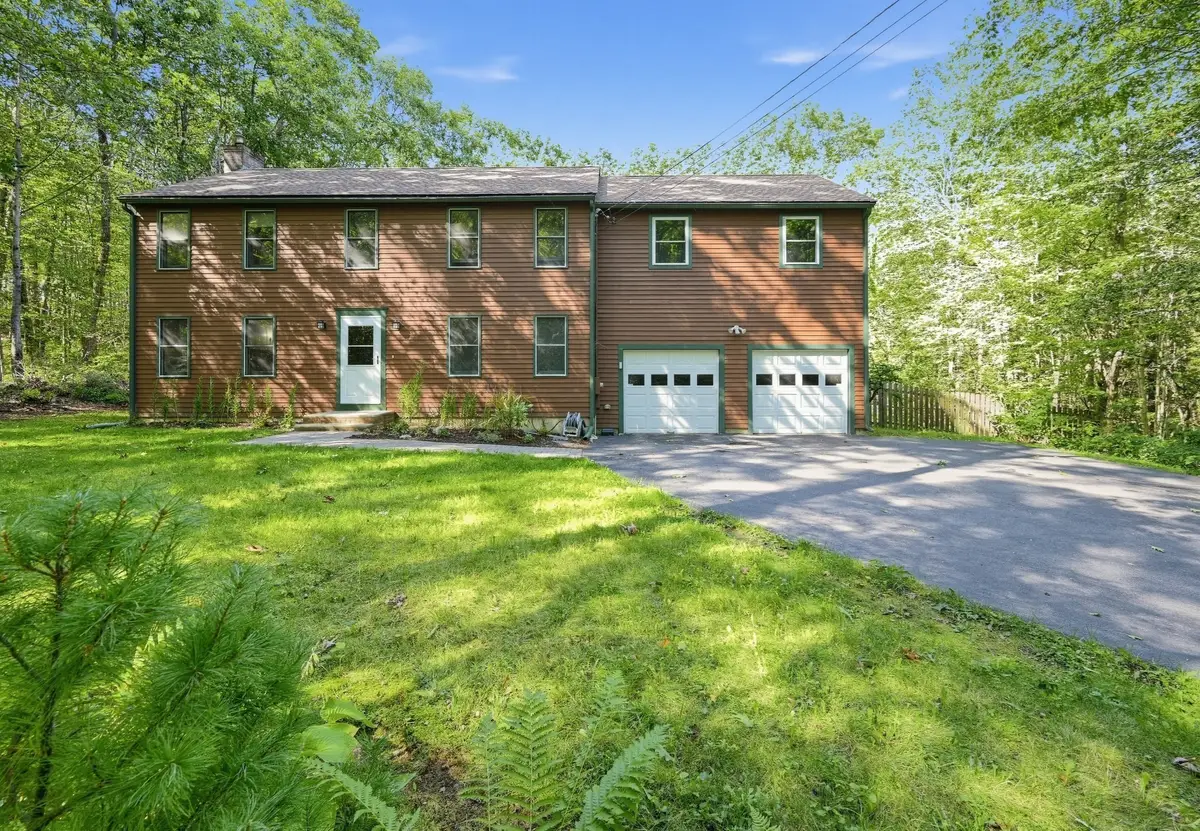 6 Woodview Dr, Hubbardston, MA 01452 - #1