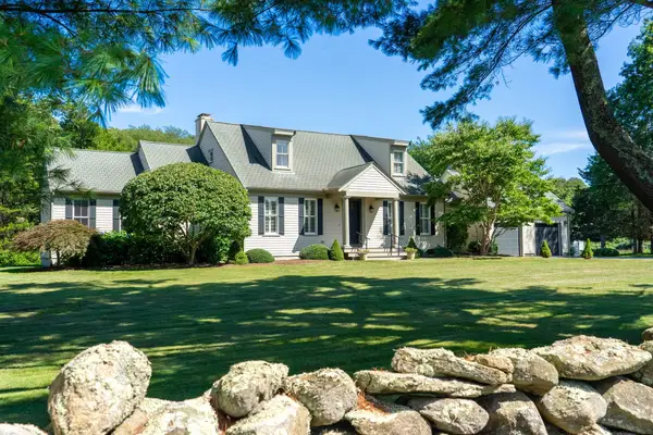 557 Smith Neck Rd, Dartmouth, MA 02748