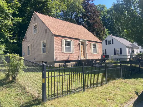 17 Clive St, Worcester, MA 01603