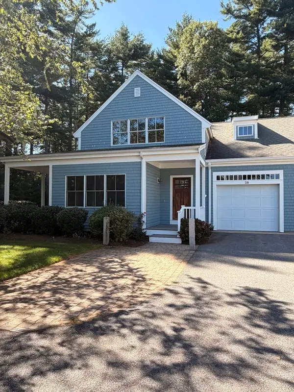 38 Hathaway Pond Cir #38, Rochester, MA 02770