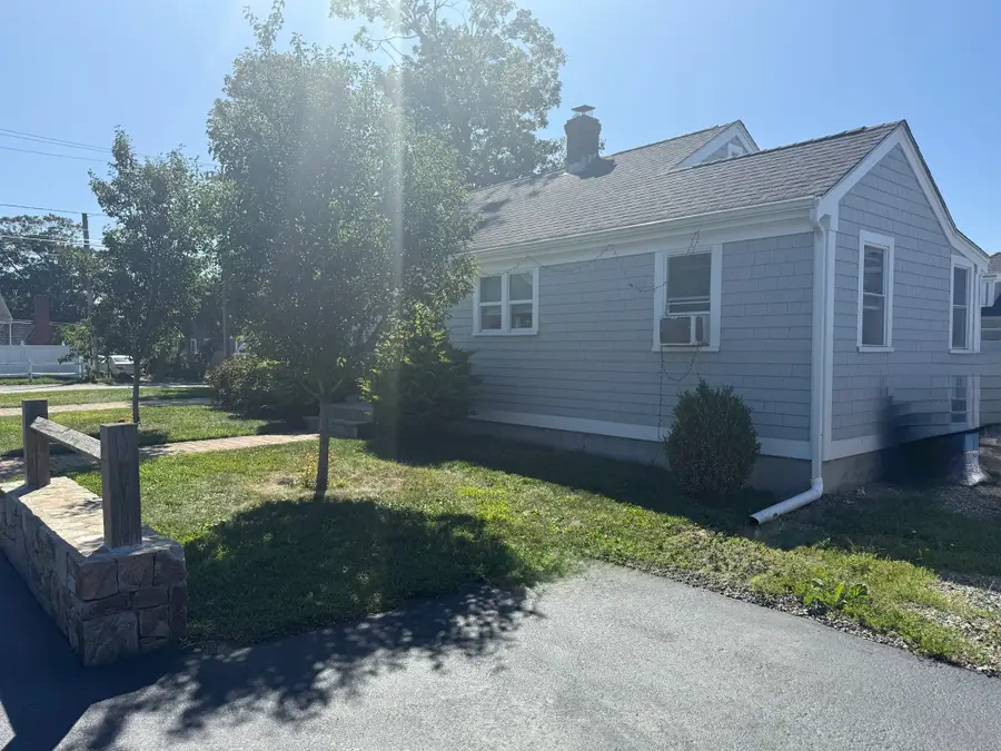 19 Spring St, Hyannis, MA 02601 - #3
