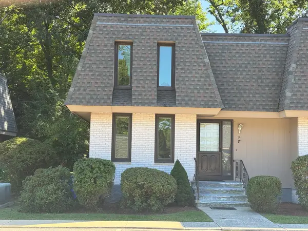 14 Grove Sq #14, Randolph, MA 02368