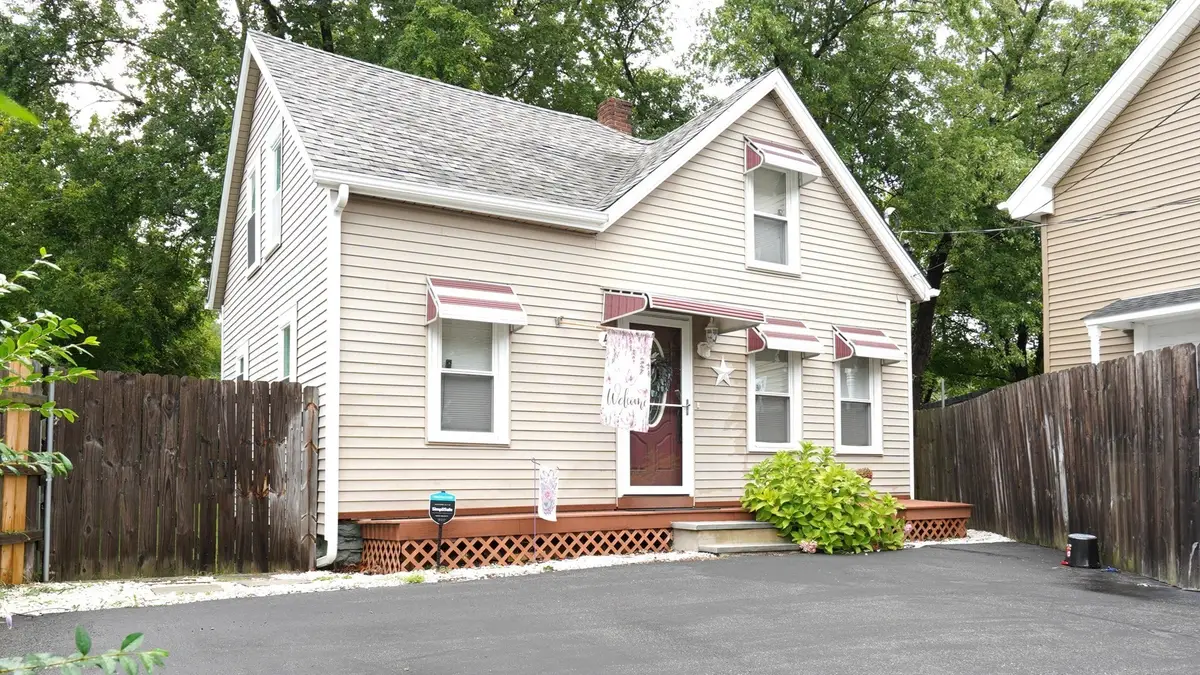 4 Phillips St, Attleboro, MA 02703 - #1