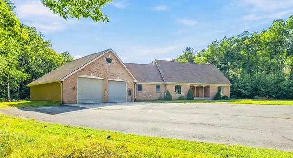 155 Woodland Way, Russell, MA 01071