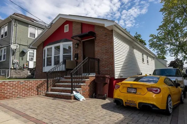 41 Dedham St, Revere, MA 02151