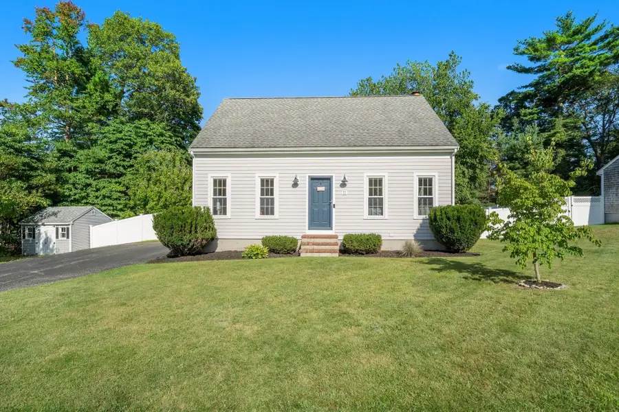 11 Daniel Teague Dr, Rockland, MA 02370 - #2
