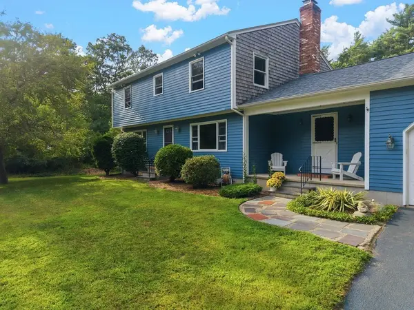 33 Woodland Rd, Rochester, MA 02770