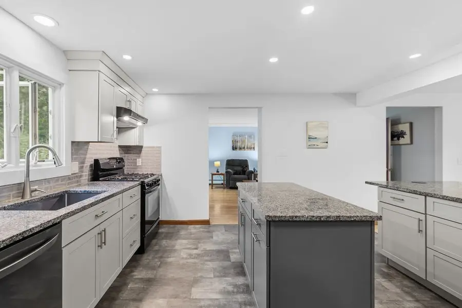 33 Woodland Rd, Rochester, MA 02770 - #2