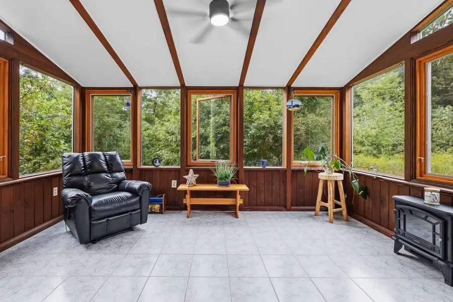 33 Woodland Rd, Rochester, MA 02770 - #3