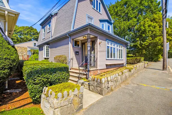 262 Essex St, Swampscott, MA 01907