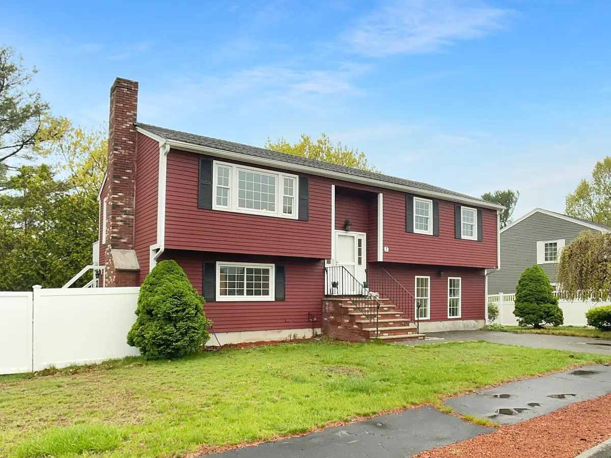 7 Nirvana Dr, Saugus, MA 01906 - #1