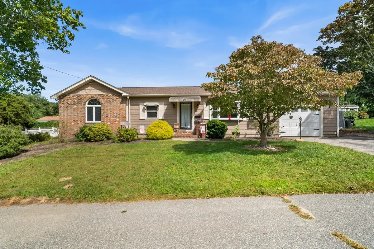 24 Kennedy St, Dartmouth, MA 02747 - #1